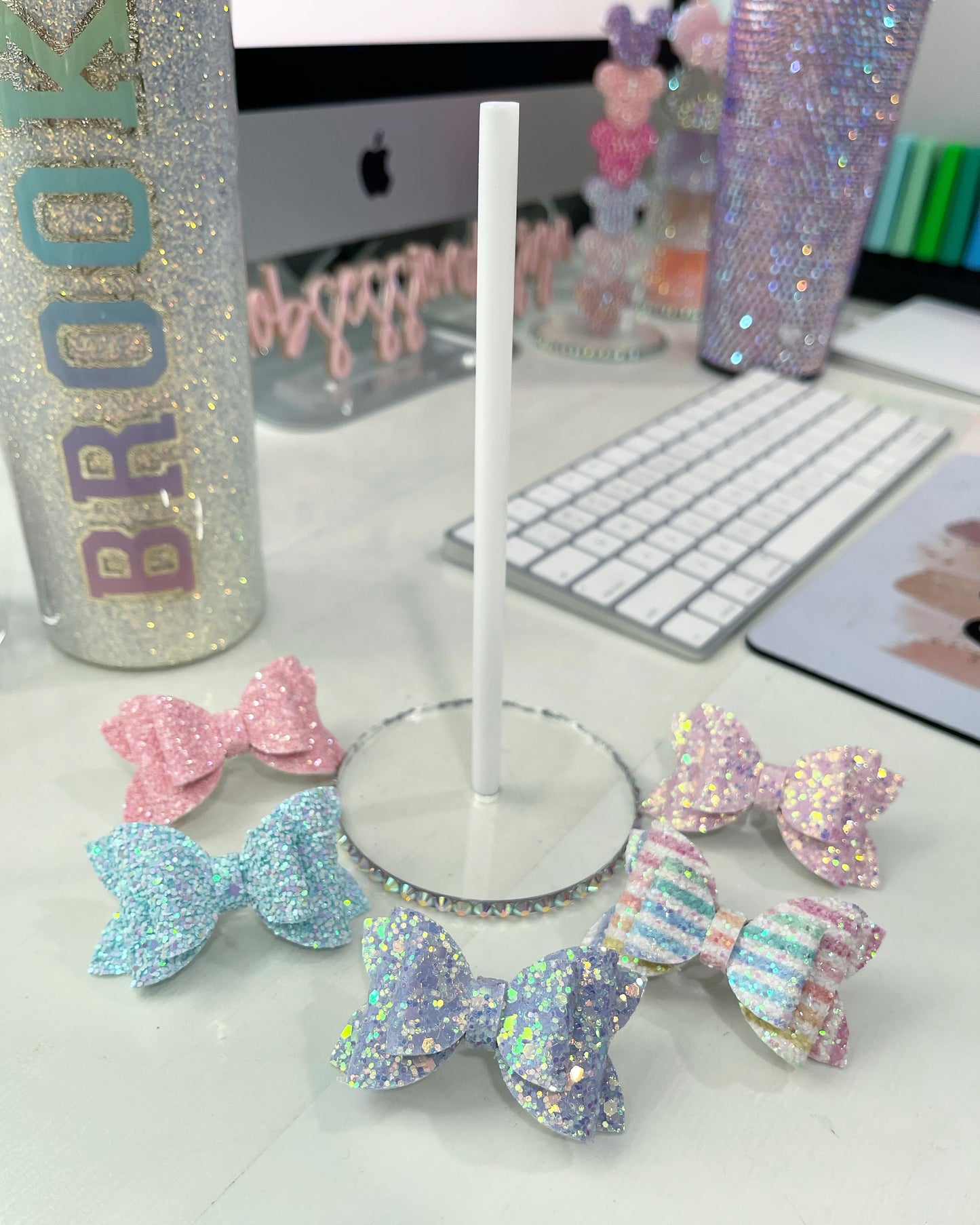 Shimmery hot pink bow straw topper